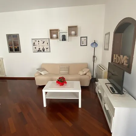 Il Cortile Di Adele كاستيلّيتّو سوبرا تي